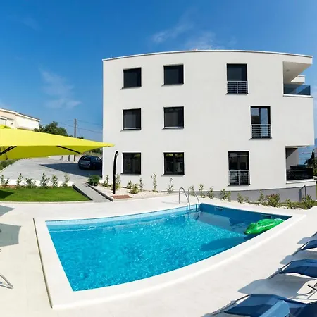 Apartments4Friends Apartment Nina Slatine Exterior foto